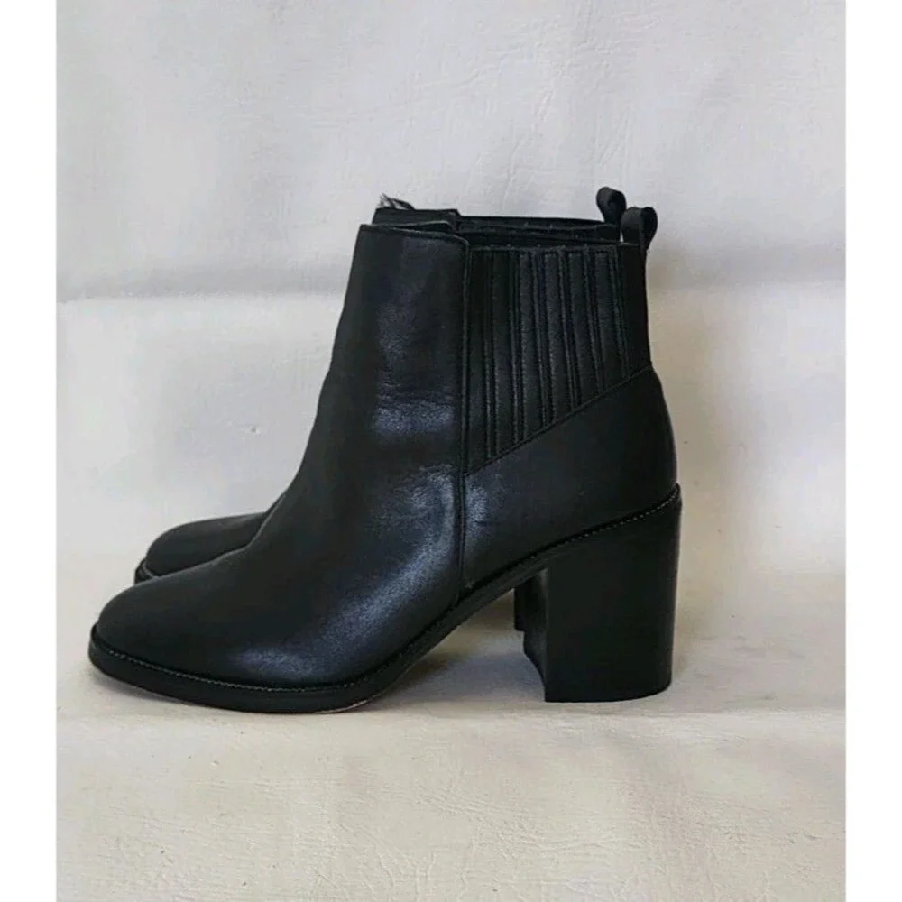 Chelsea & Violet Womens Black Leather Heeled Chelsea Ankle Boots Size 9